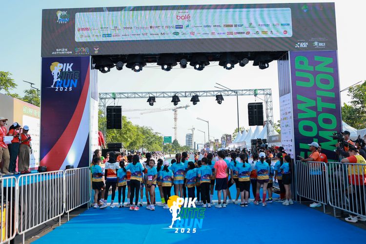 Race photo from PIK NITE RUN 2025