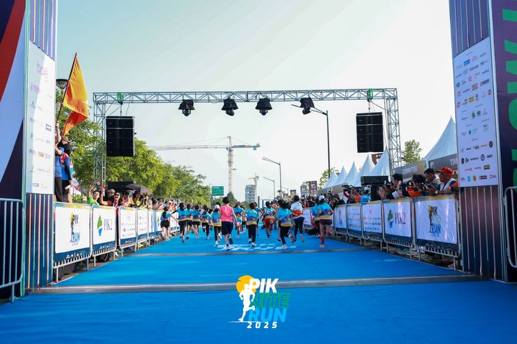 Race photo from PIK NITE RUN 2025