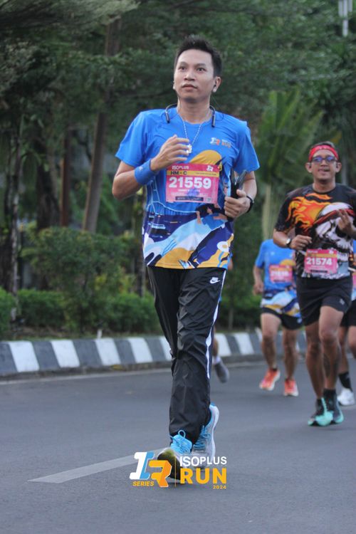 Race photo from Isoplus Run 2024 Surabaya