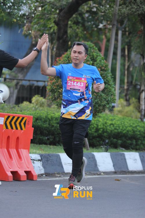 Race photo from Isoplus Run 2024 Surabaya