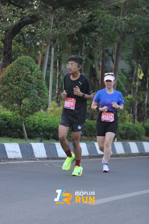 Race photo from Isoplus Run 2024 Surabaya