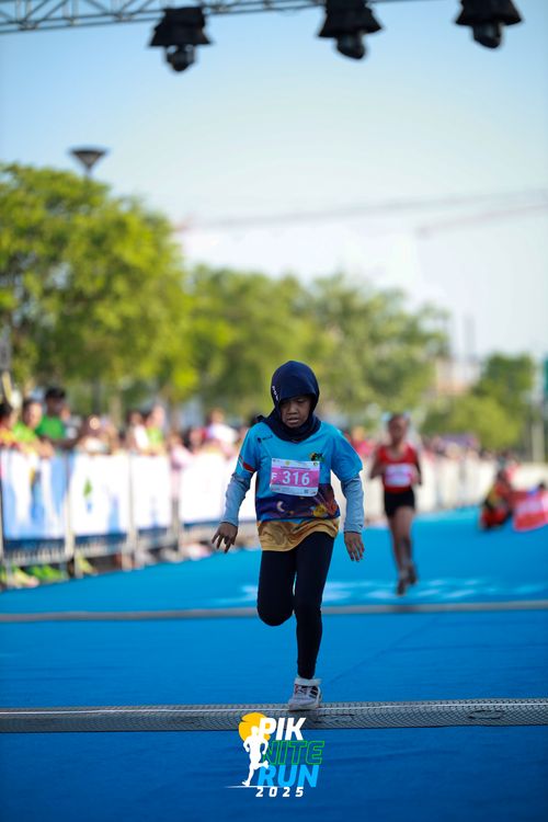 Race photo from PIK NITE RUN 2025