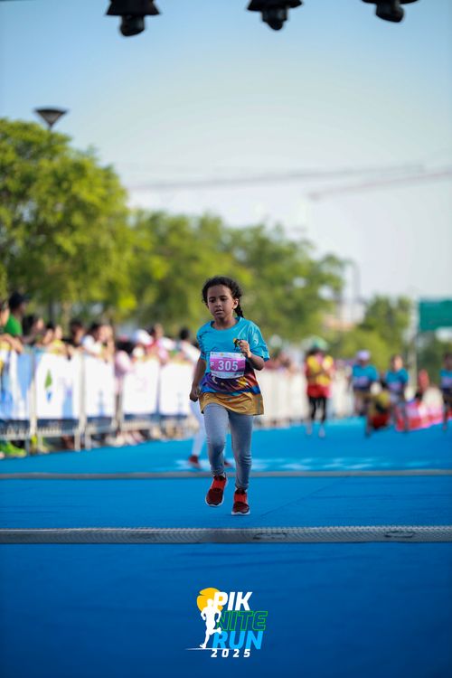 Race photo from PIK NITE RUN 2025
