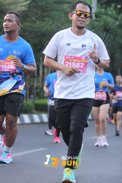 Race photo from Isoplus Run 2024 Surabaya