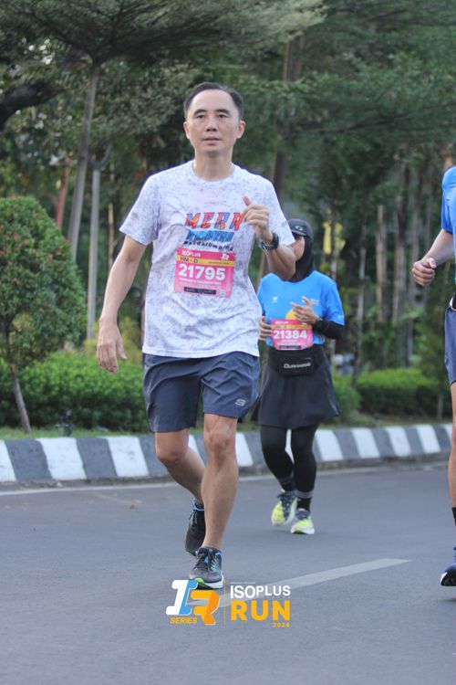 Race photo from Isoplus Run 2024 Surabaya