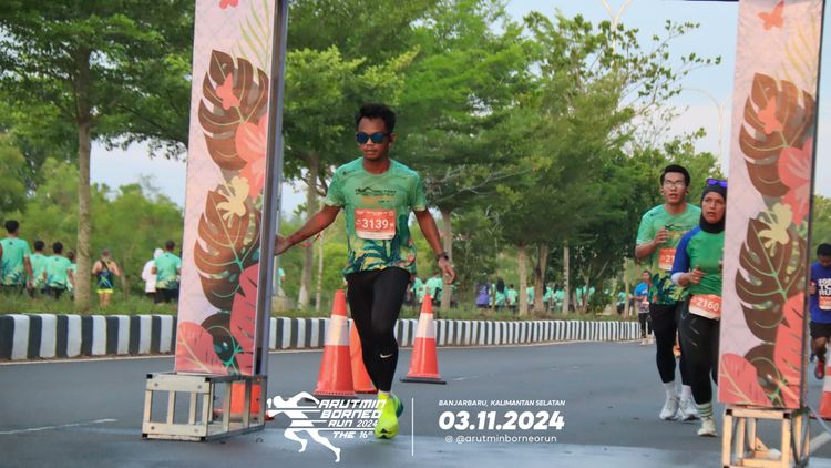 Race photo from Arutmin Borneo Run 2024