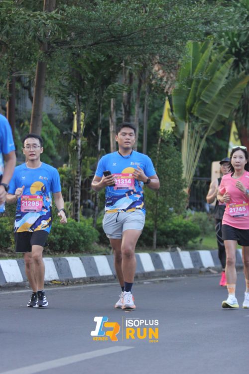 Race photo from Isoplus Run 2024 Surabaya