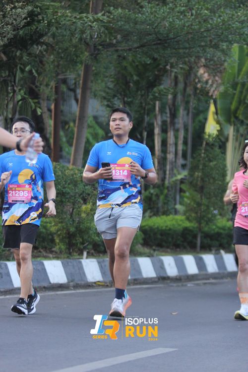 Race photo from Isoplus Run 2024 Surabaya