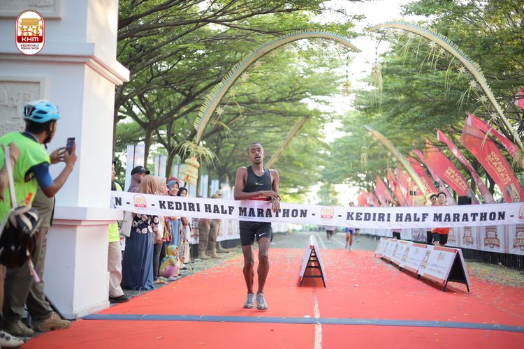 Race photo from Kediri Half Marathon 2024