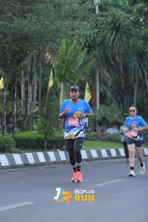 Race photo from Isoplus Run 2024 Surabaya