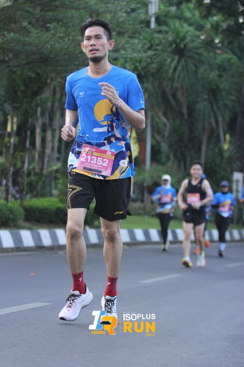 Race photo from Isoplus Run 2024 Surabaya