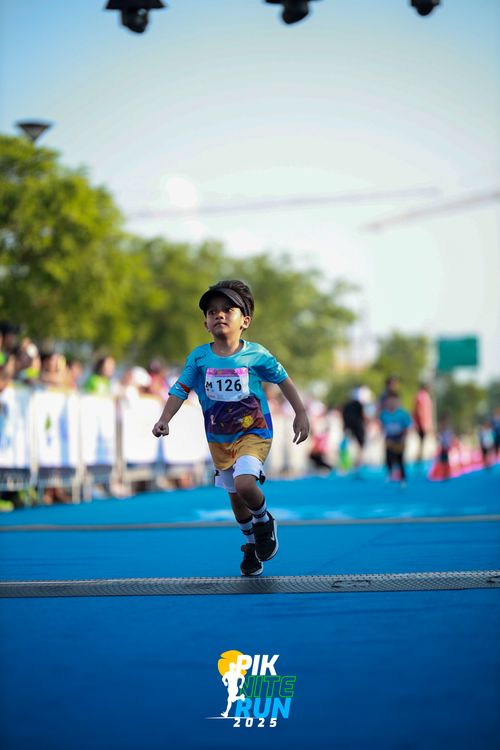 Race photo from PIK NITE RUN 2025