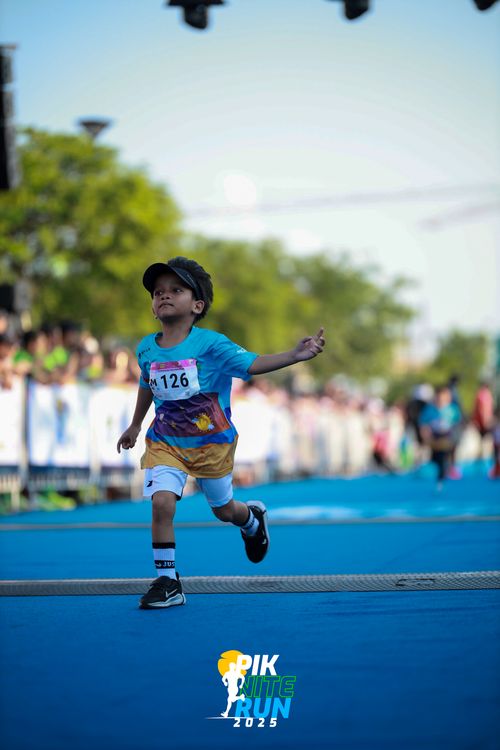 Race photo from PIK NITE RUN 2025
