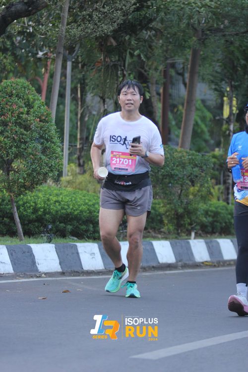 Race photo from Isoplus Run 2024 Surabaya