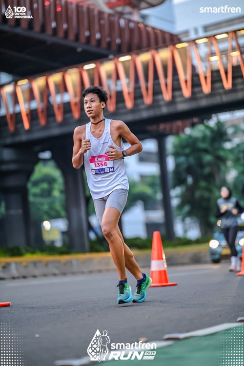 Race photo from Smartfren Run 2025 
