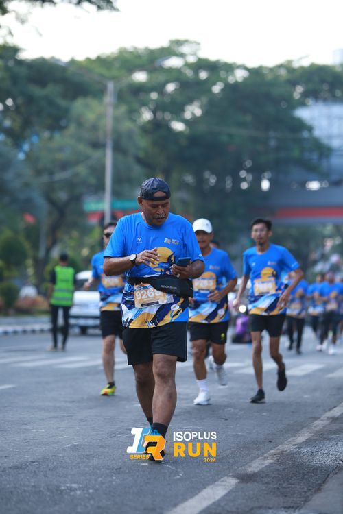 Race photo from Isoplus Run 2024 Surabaya