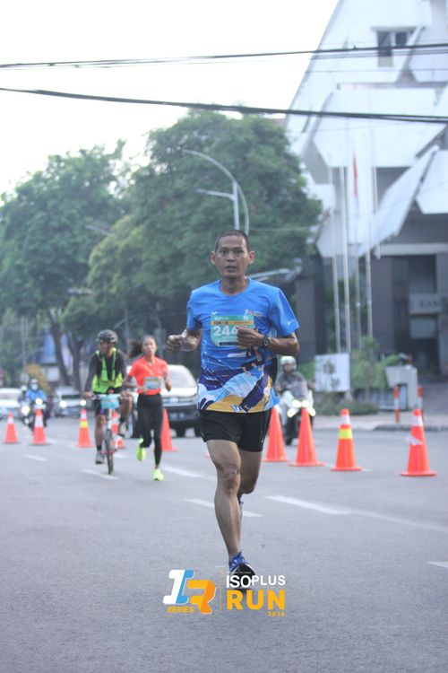 Race photo from Isoplus Run 2024 Surabaya