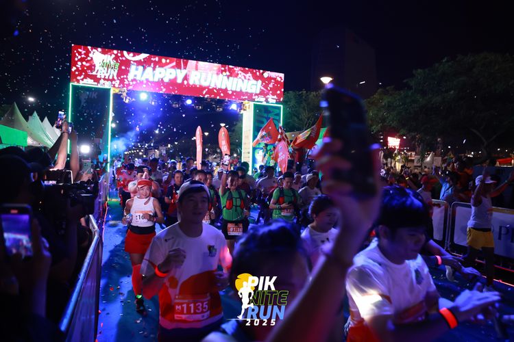 Race photo from PIK NITE RUN 2025