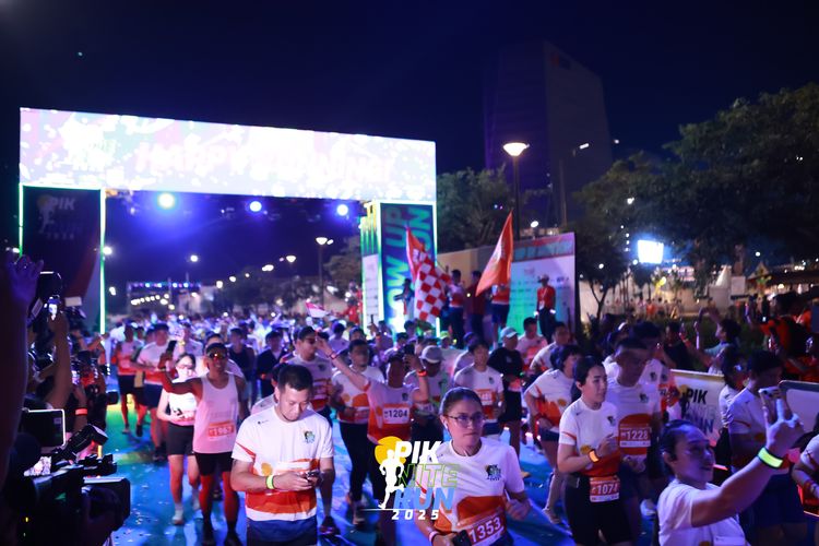 Race photo from PIK NITE RUN 2025