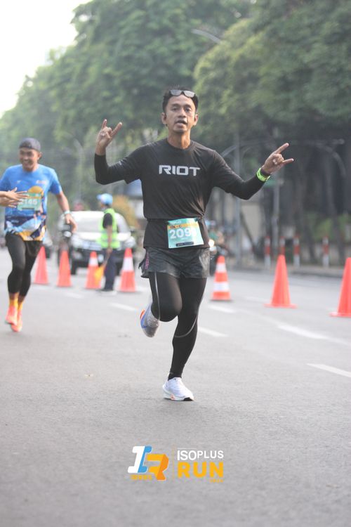 Race photo from Isoplus Run 2024 Surabaya