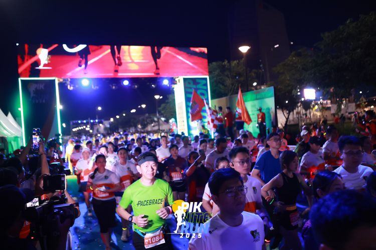 Race photo from PIK NITE RUN 2025