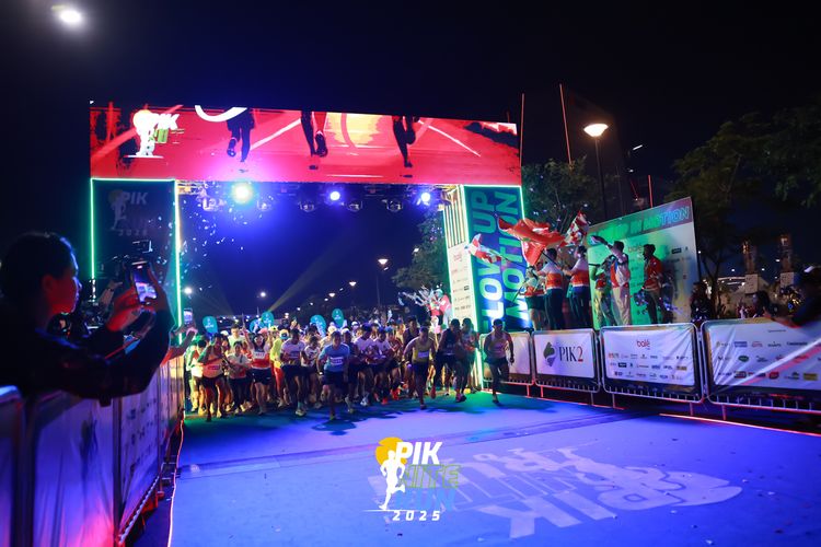 Race photo from PIK NITE RUN 2025