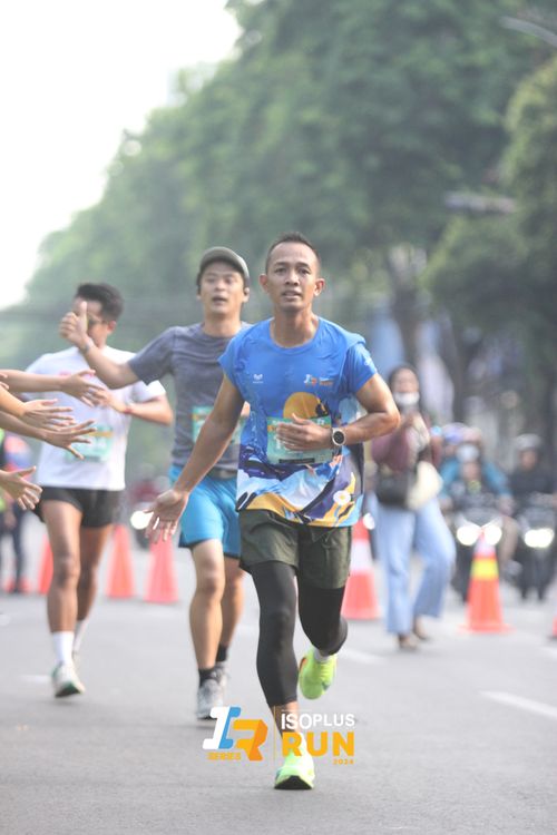 Race photo from Isoplus Run 2024 Surabaya