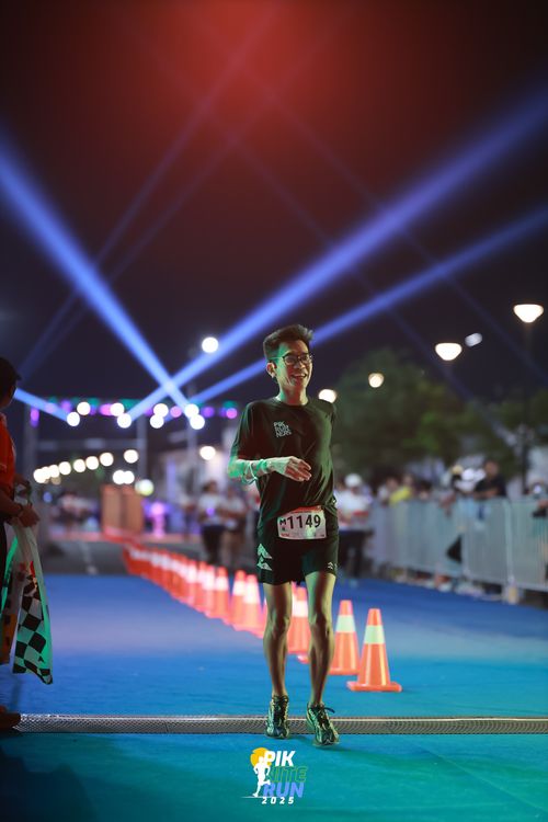 Race photo from PIK NITE RUN 2025