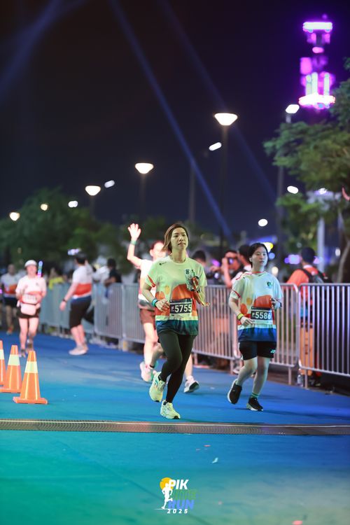 Race photo from PIK NITE RUN 2025