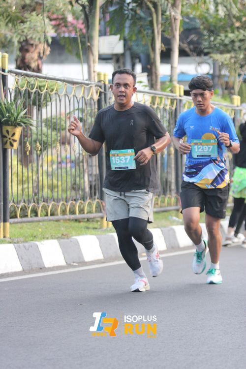 Race photo from Isoplus Run 2024 Surabaya