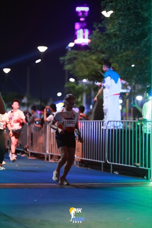 Race photo from PIK NITE RUN 2025