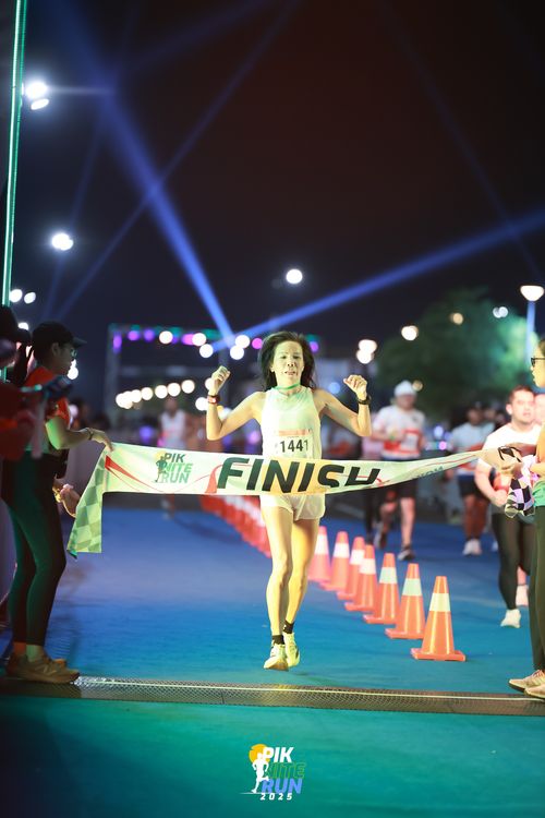 Race photo from PIK NITE RUN 2025
