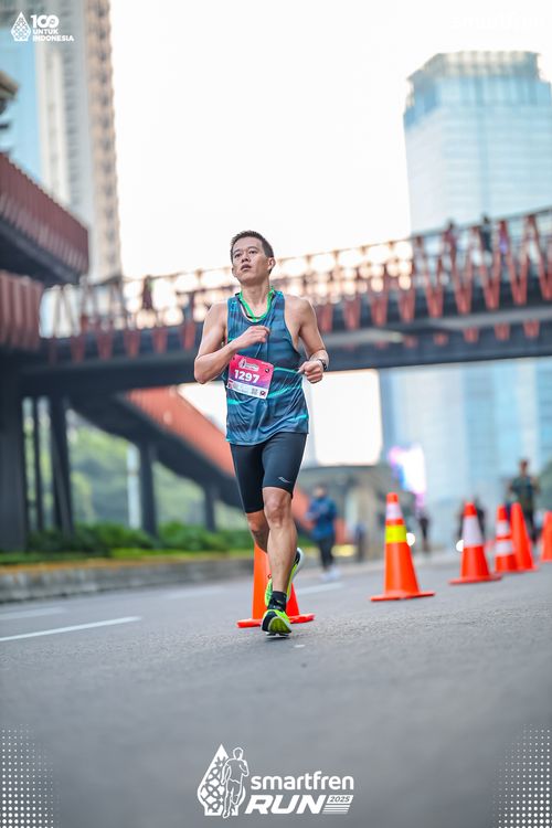 Race photo from Smartfren Run 2025 
