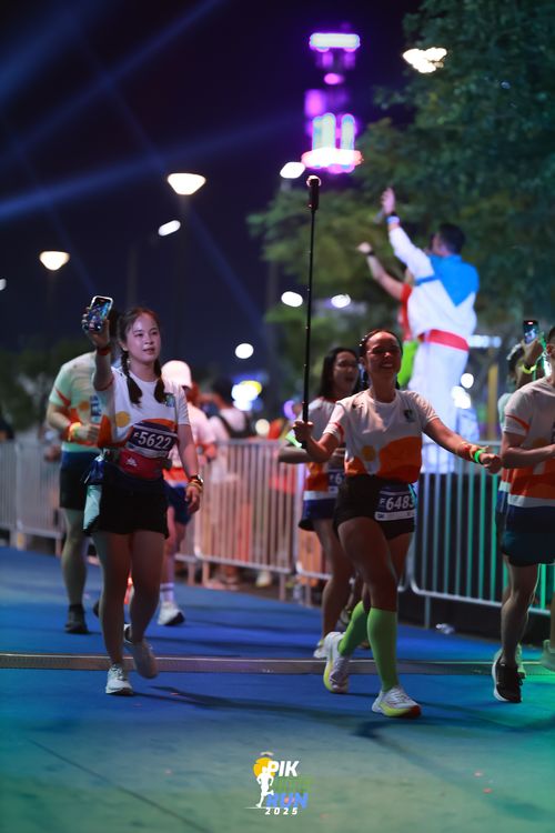 Race photo from PIK NITE RUN 2025