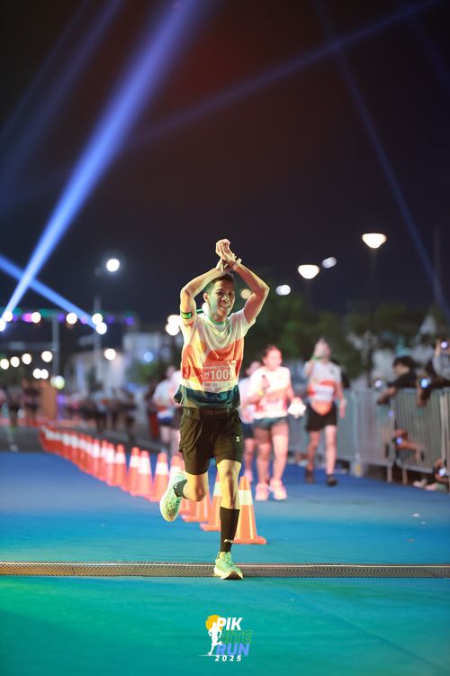 Race photo from PIK NITE RUN 2025