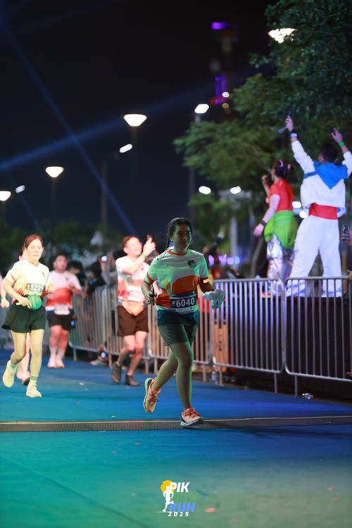 Race photo from PIK NITE RUN 2025