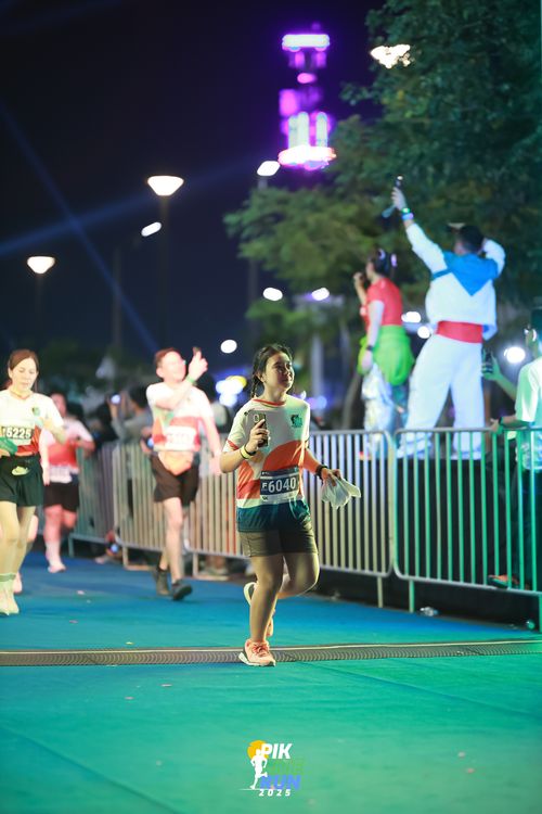 Race photo from PIK NITE RUN 2025
