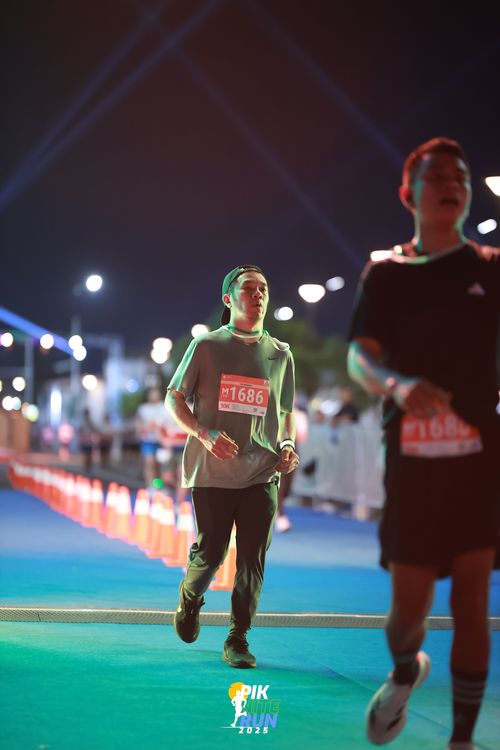 Race photo from PIK NITE RUN 2025