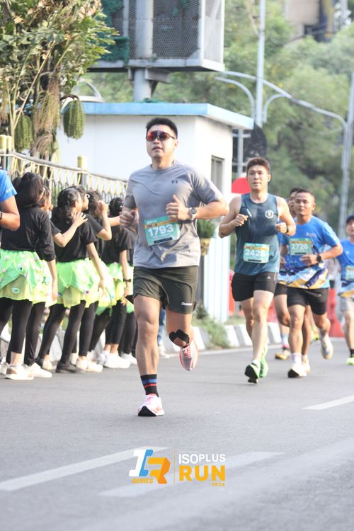 Race photo from Isoplus Run 2024 Surabaya