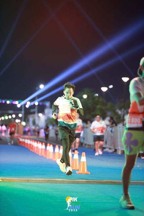 Race photo from PIK NITE RUN 2025