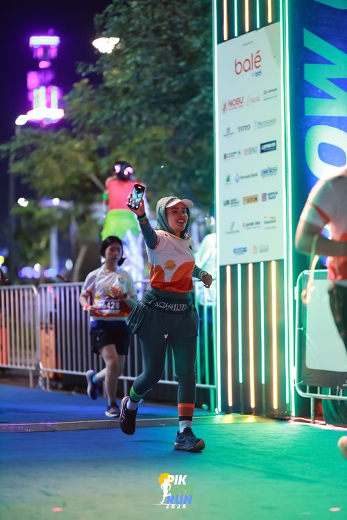 Race photo from PIK NITE RUN 2025