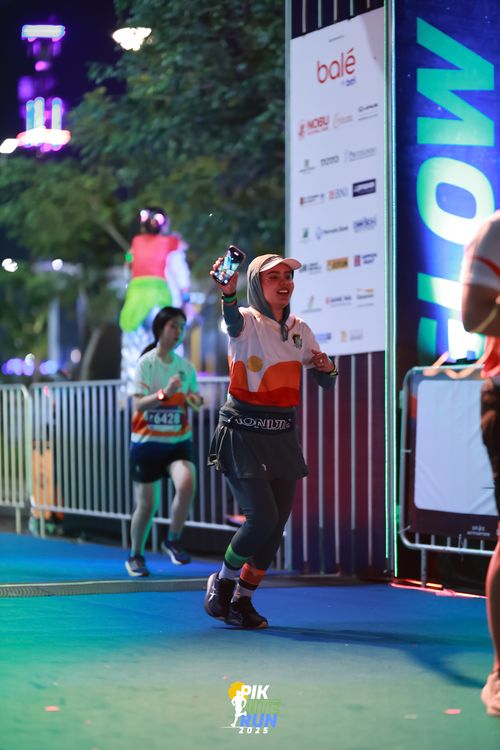 Race photo from PIK NITE RUN 2025