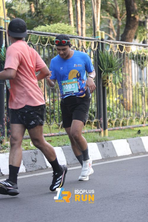 Race photo from Isoplus Run 2024 Surabaya