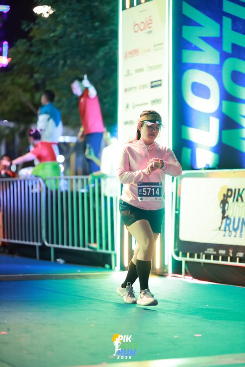 Race photo from PIK NITE RUN 2025