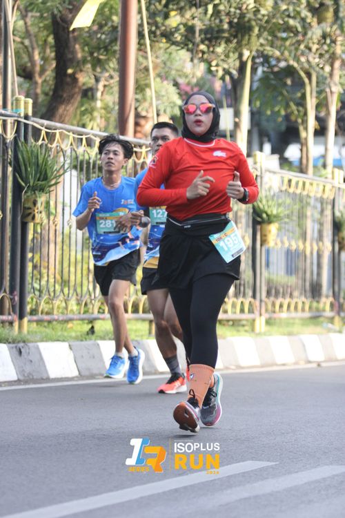 Race photo from Isoplus Run 2024 Surabaya