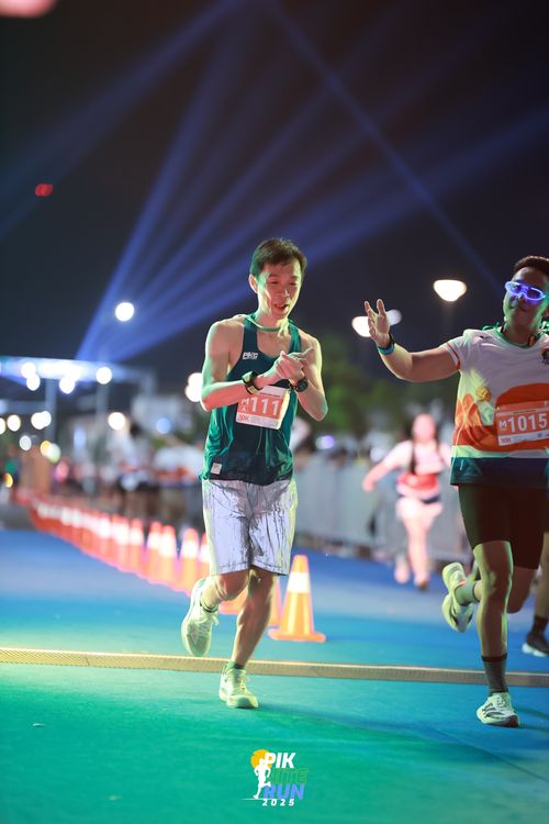 Race photo from PIK NITE RUN 2025