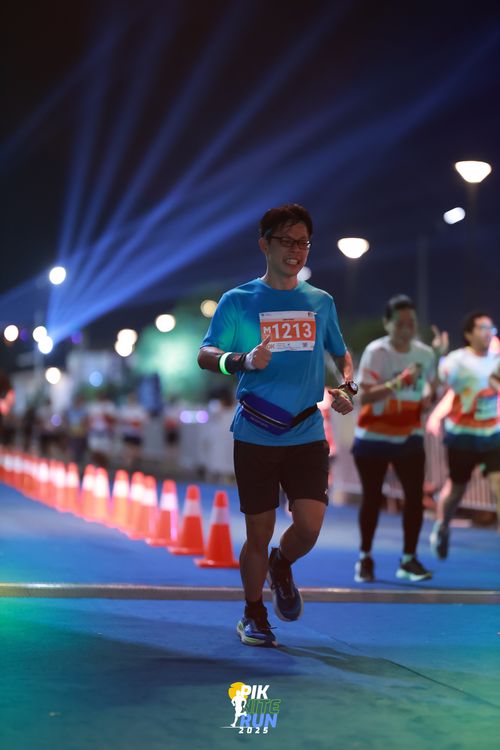 Race photo from PIK NITE RUN 2025