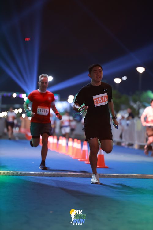 Race photo from PIK NITE RUN 2025