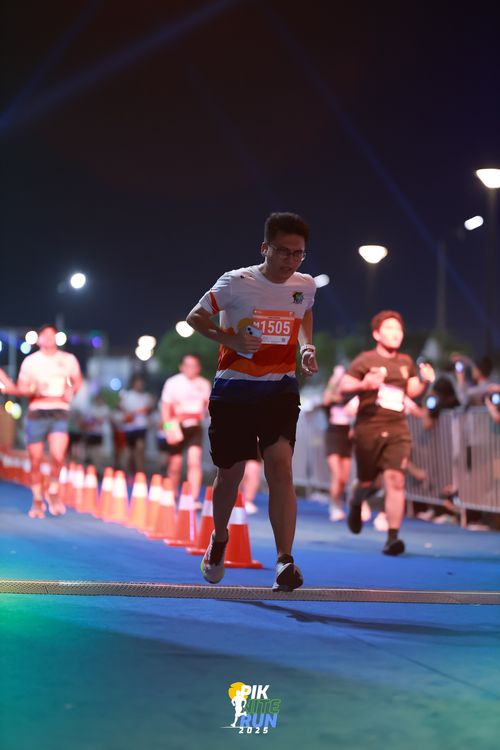 Race photo from PIK NITE RUN 2025