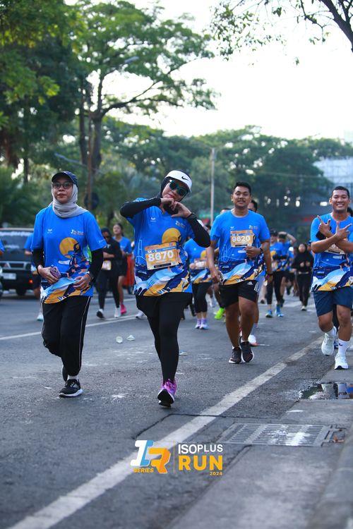 Race photo from Isoplus Run 2024 Surabaya